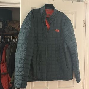 Men’s North Face puffer